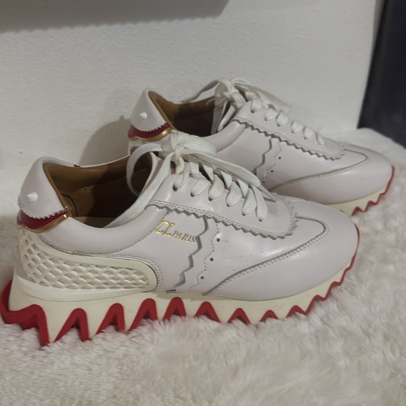 Stylish sneakers 😍👌 - Picture 4 of 11